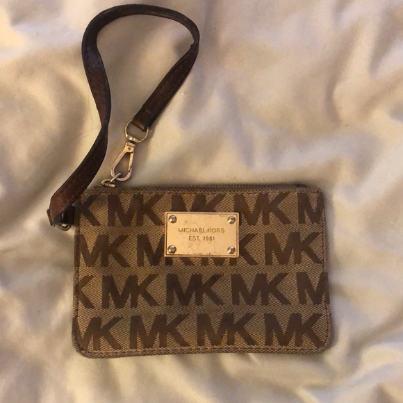 Michael Kors wristlet - Picture 1 of 3